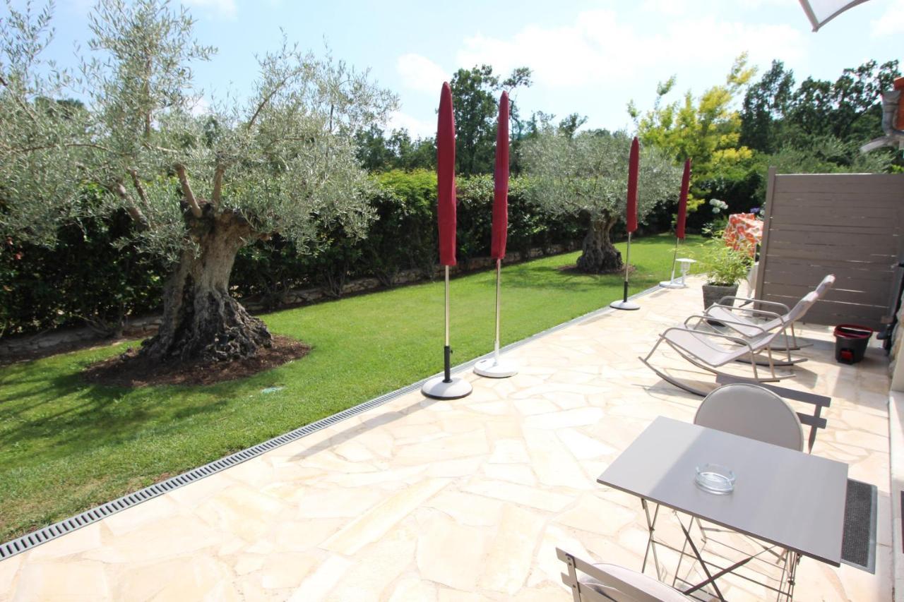 Villa Jalna Chambre, Suites Et Appartement Roquefort Les Pins Exterior foto